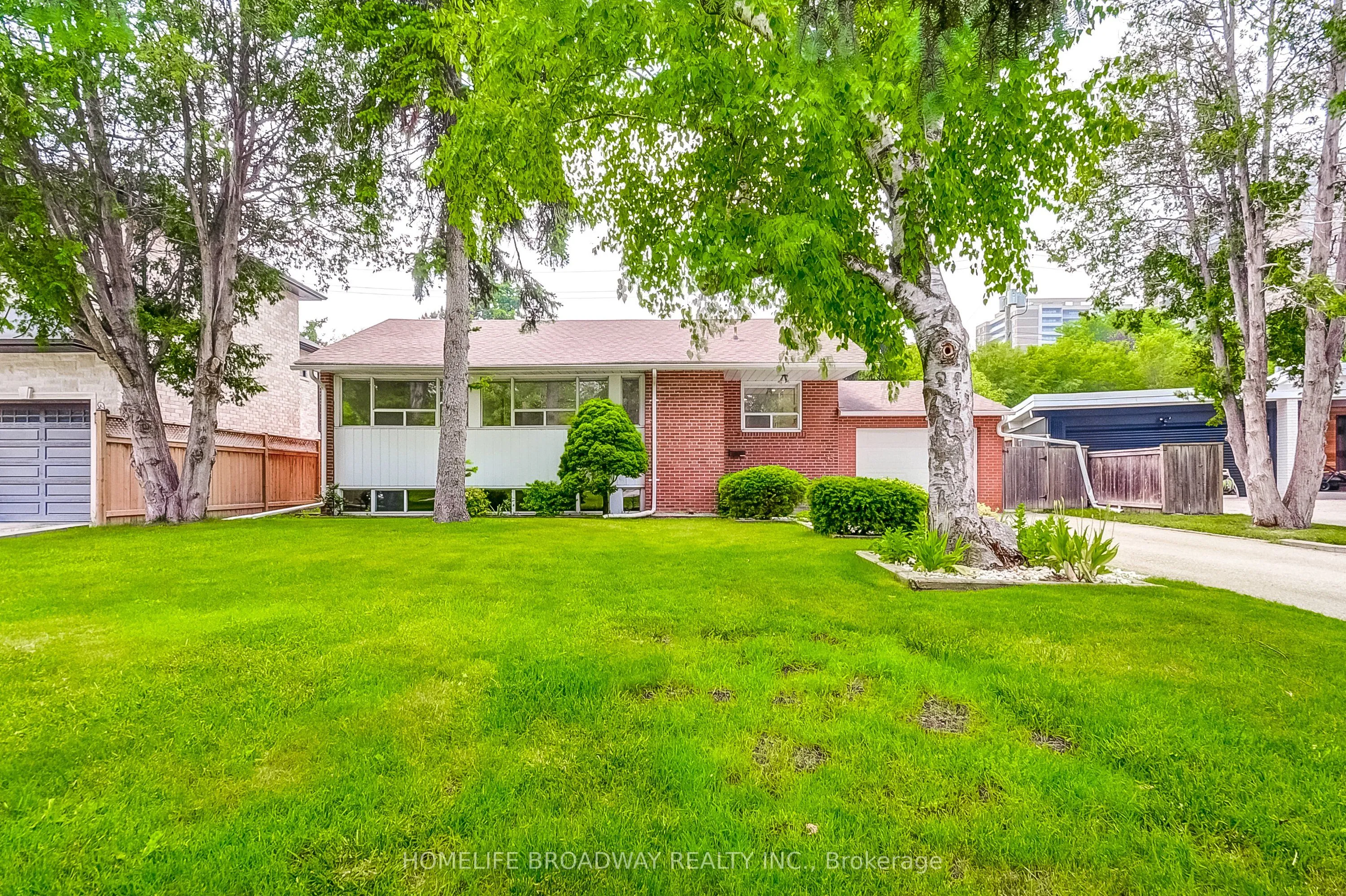 Detached Home For Sale | C12948122