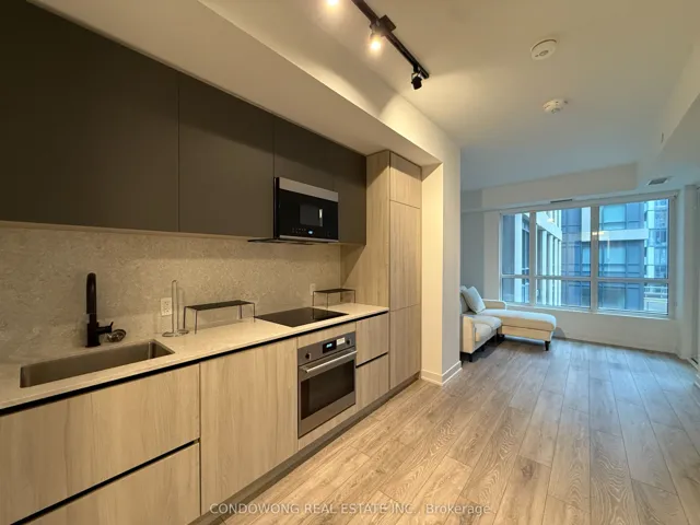 108  Peter  Street, Toronto C01, ON M5V 0W2