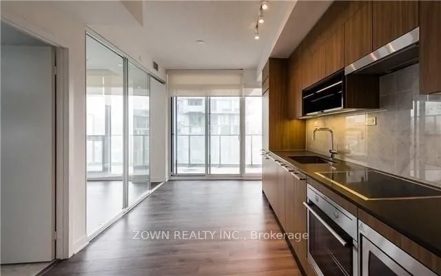 90  Queens Wharf  Road, Toronto C01, ON M5V 0J4