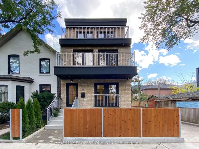 DETACHED NEW BUILD ON QUIET STREET