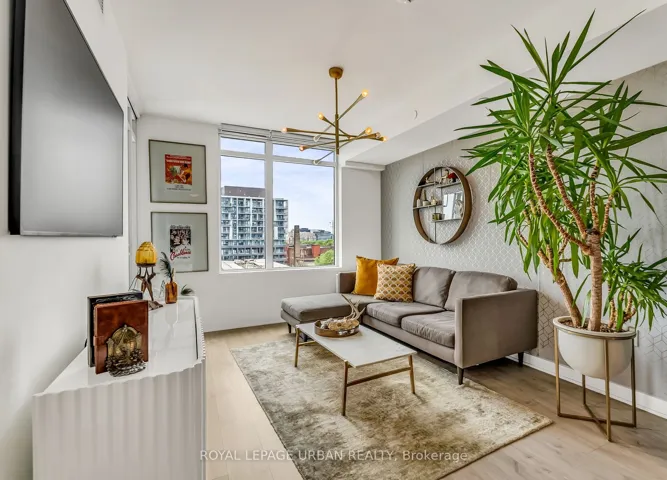 27  Bathurst  Street, Toronto C01, ON M5V 0R1