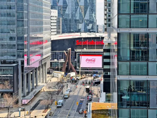 30  Grand Trunk  Crescent, Toronto C01, ON M5J 3A4