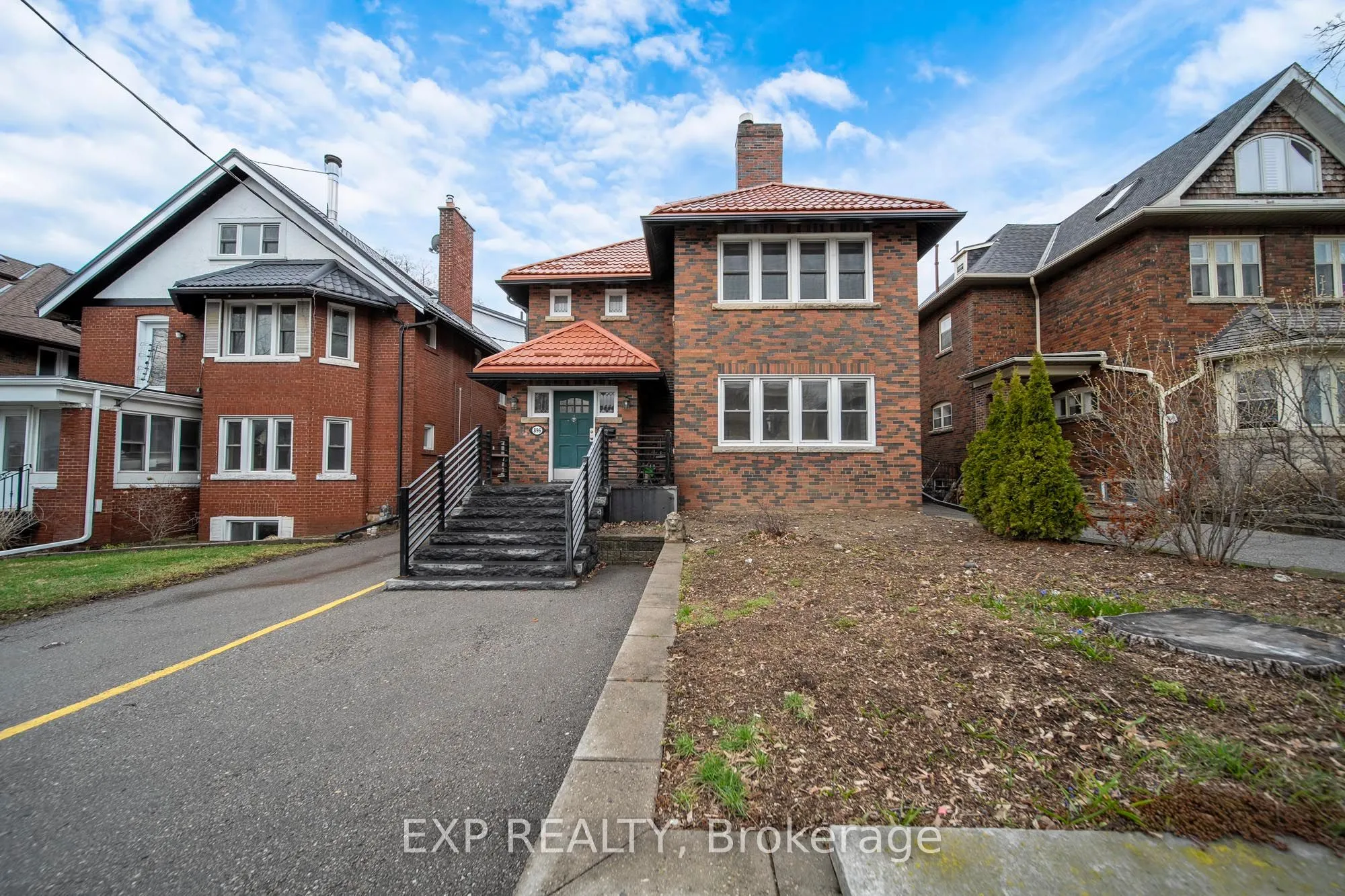 Detached Home For Lease | C13022518