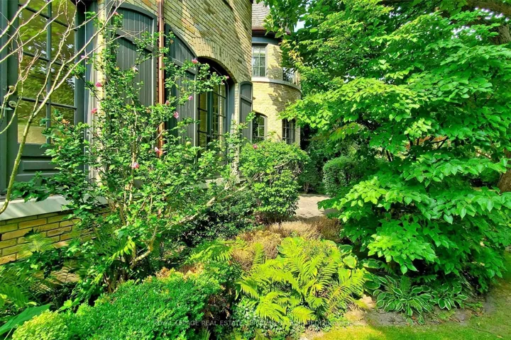 10  Blyth Dale  Road, Toronto C12, ON M2N 3M2