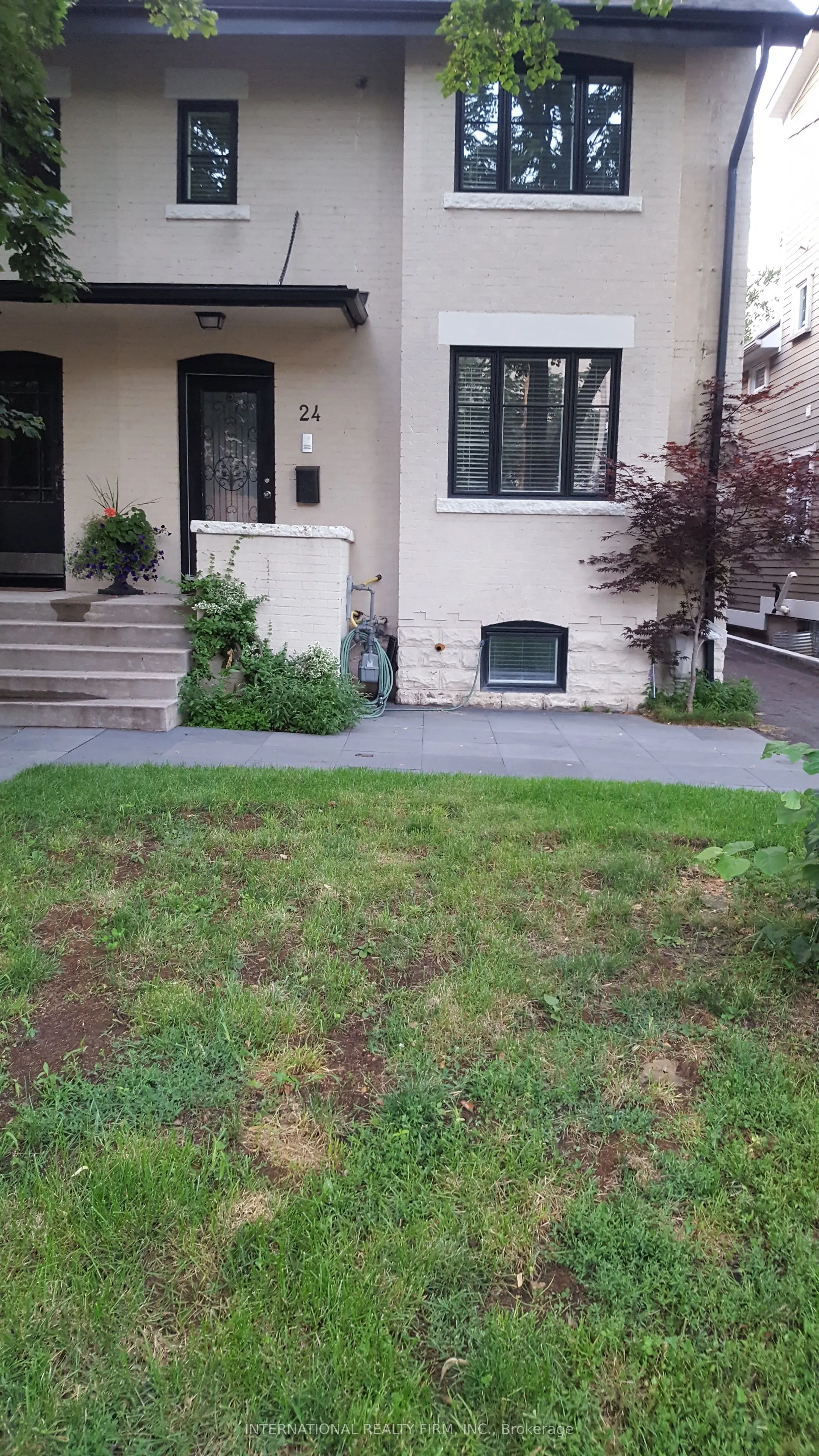 Triplex For Lease | C13056744