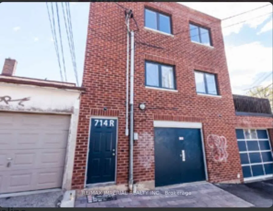 Detached Home For Lease | C13107598