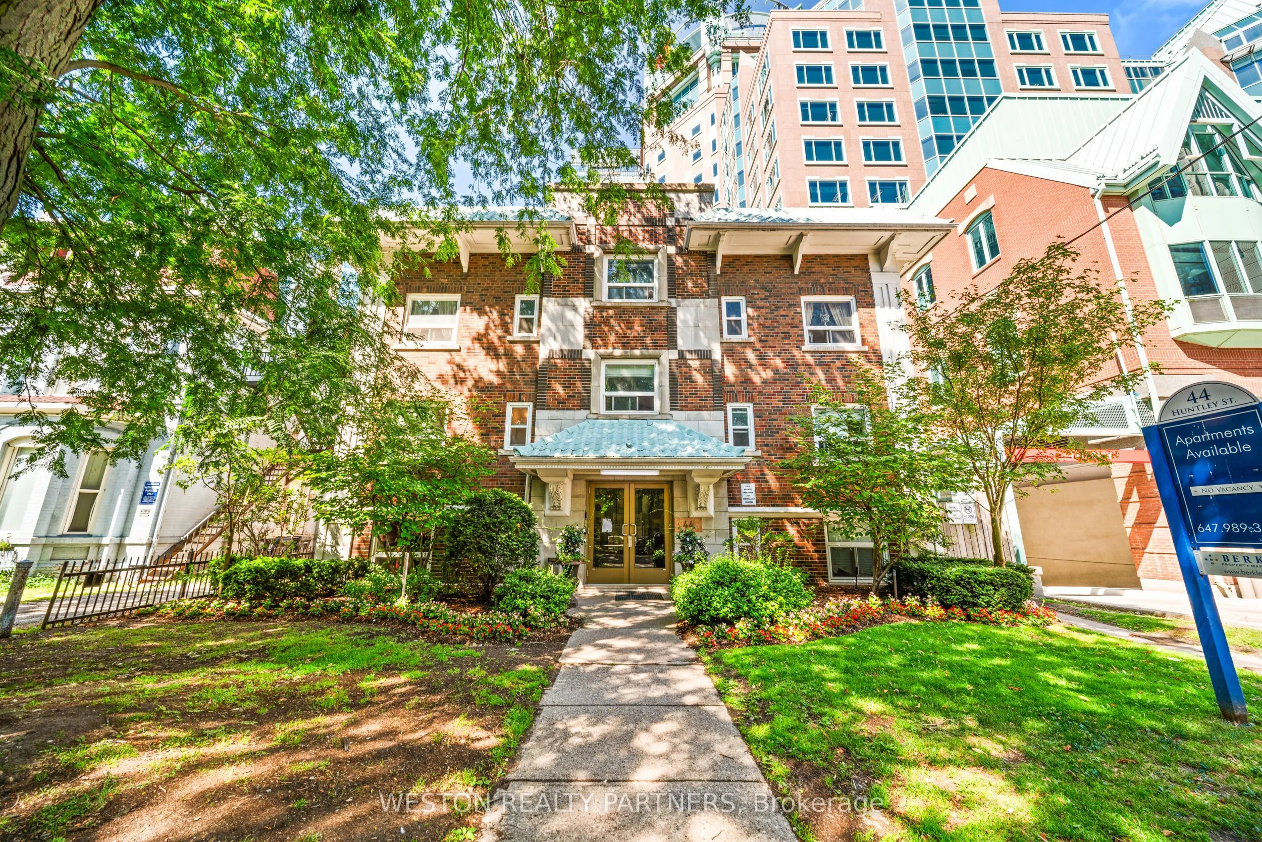 Multiplex For Lease | C13122536