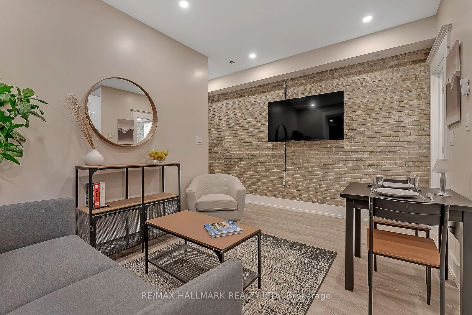 Multiplex For Lease | C13153296