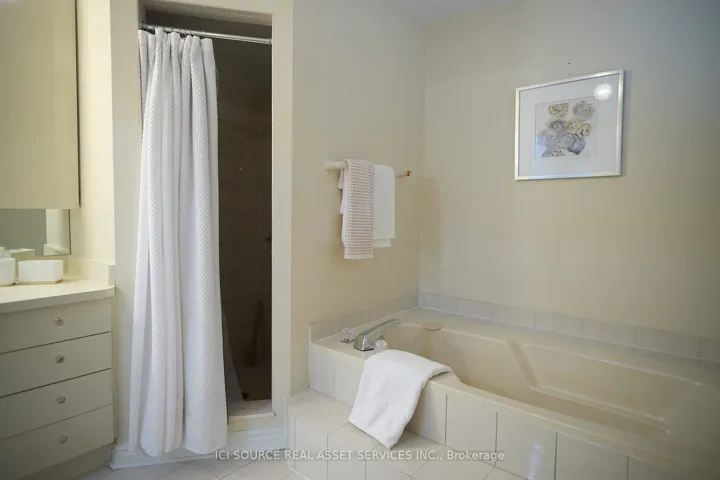 104 Almore Avenue, Toronto C06, ON M3H 2H5