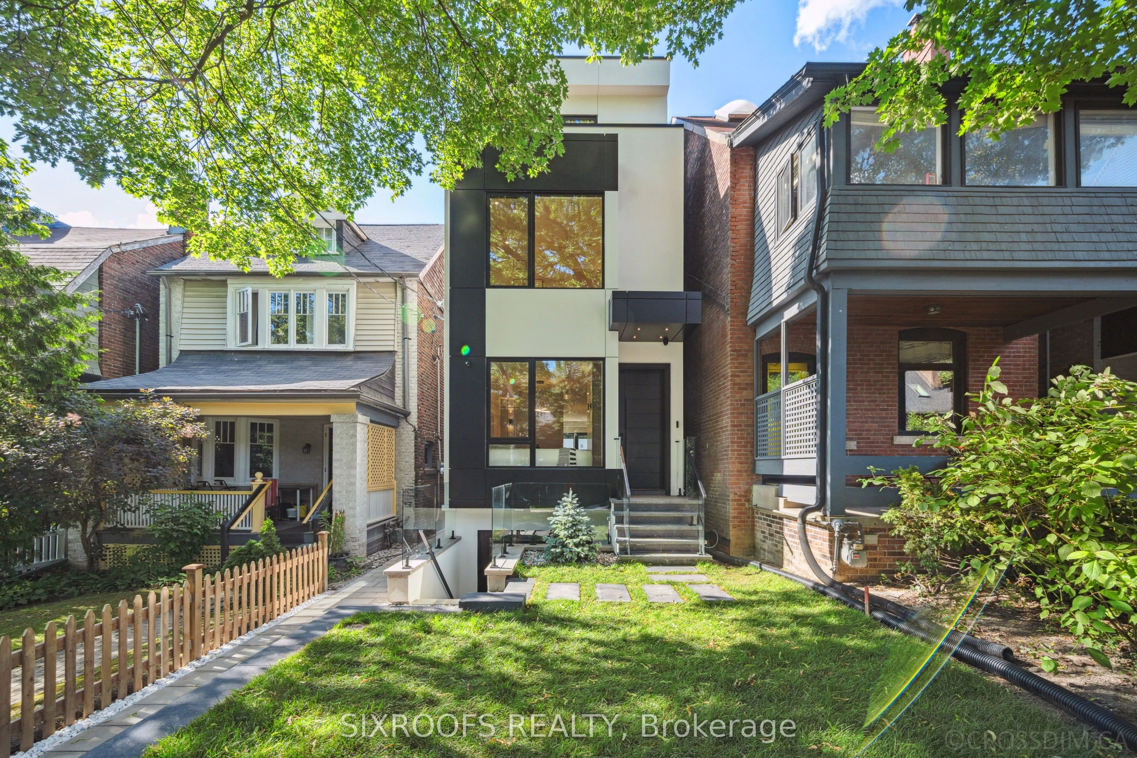 Detached Home For Lease | C13223386
