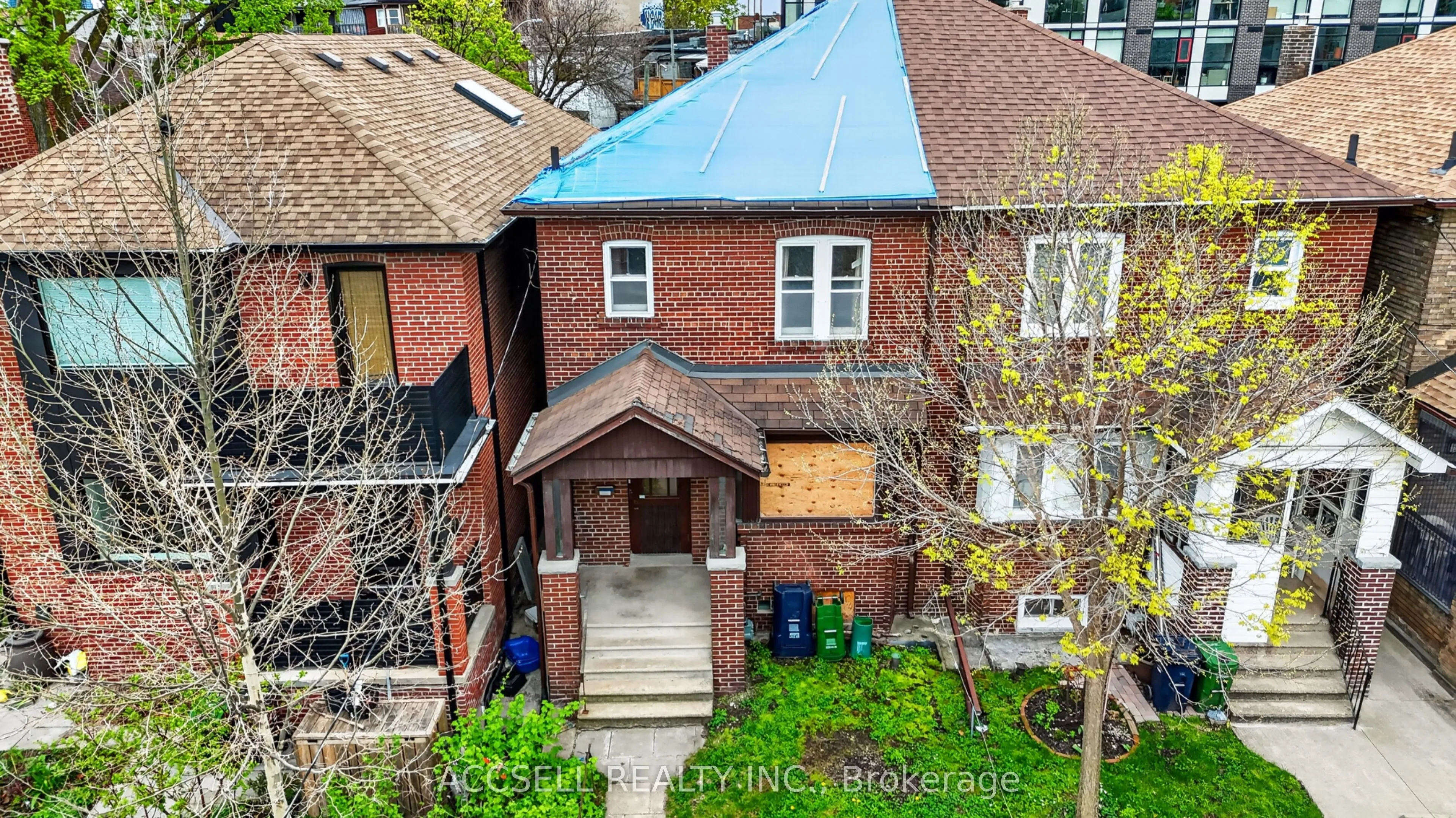 Semi-Detached Home For Sale | C13227782