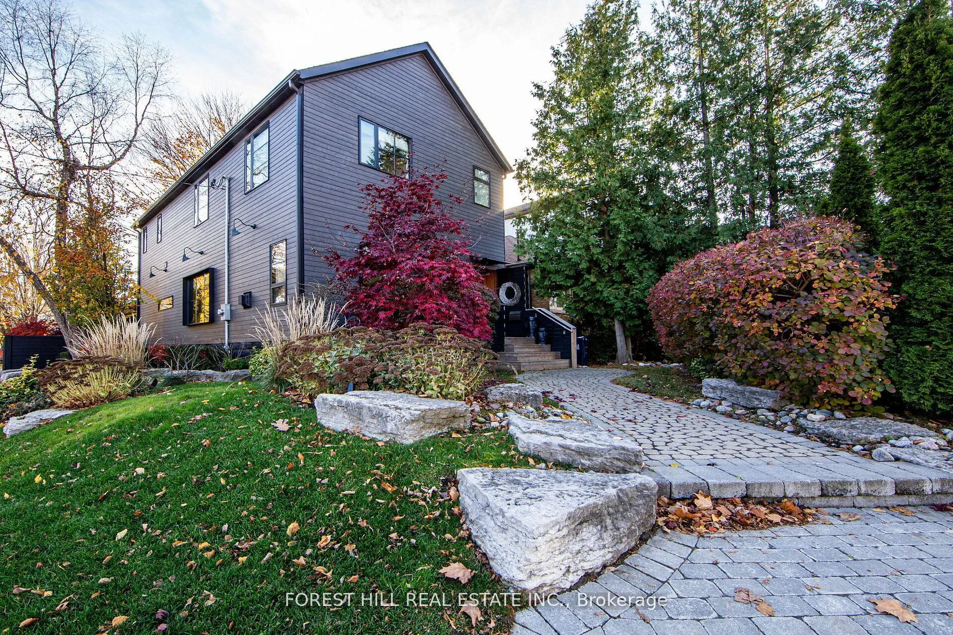 Detached Home For Lease | C13228316