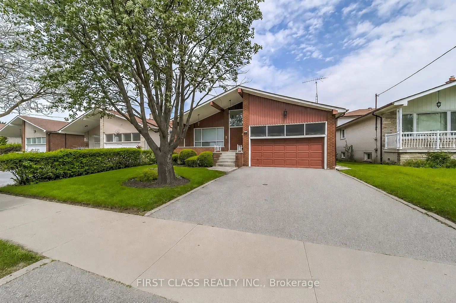 Detached Home For Lease | C13229146