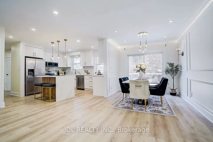 15 Crossburn Drive, Toronto C13, ON M3B 2Z3