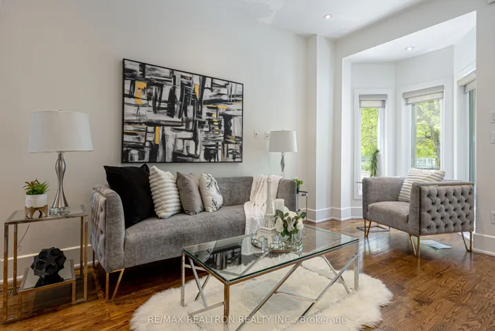 93 Walnut Avenue, Toronto C01, ON M5V 2S1