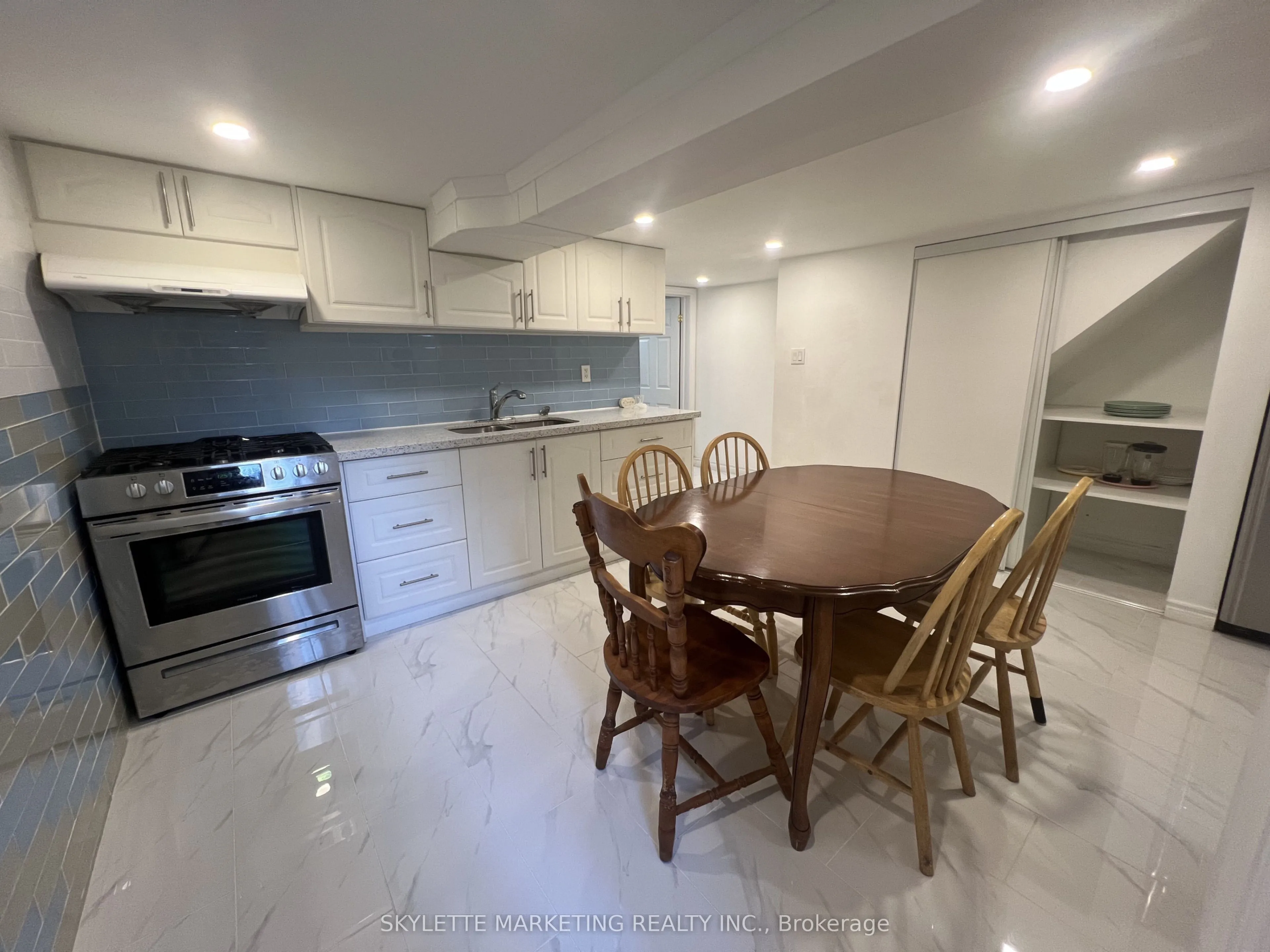 Semi-Detached Home For Lease | C13411750