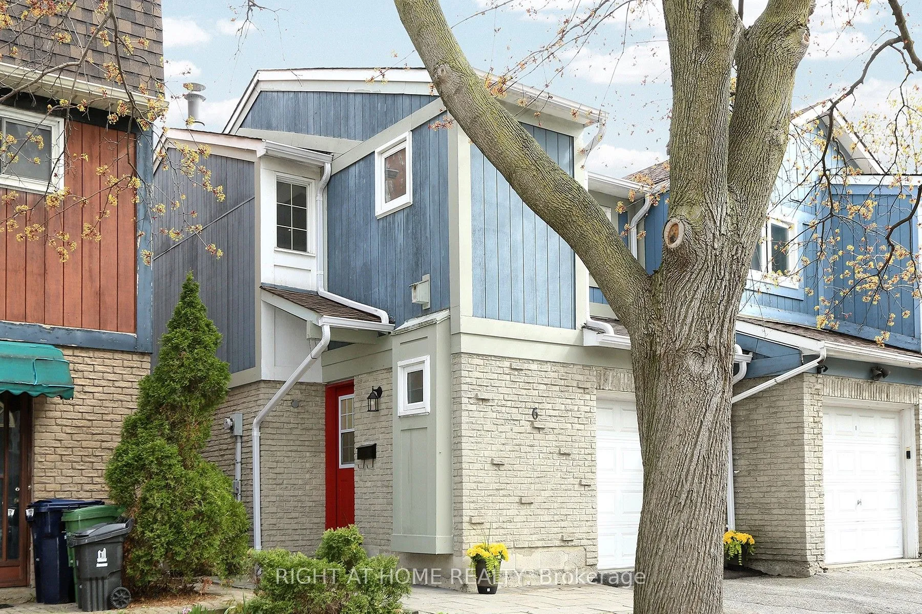 Semi-Detached Home For Sale | C13451692