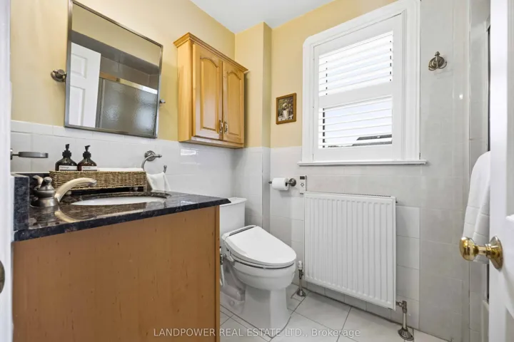 549 Lawrence Avenue W, Toronto C04, ON M6A 1A5
