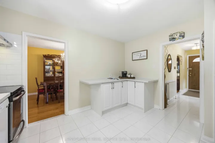 549 Lawrence Avenue W, Toronto C04, ON M6A 1A5