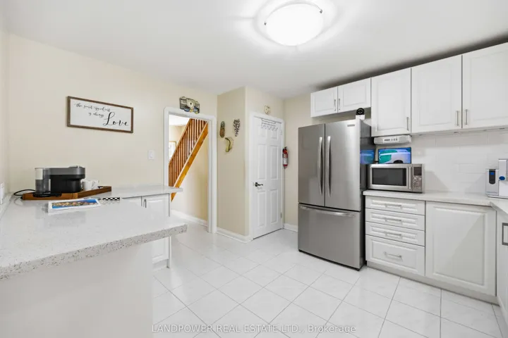 549 Lawrence Avenue W, Toronto C04, ON M6A 1A5