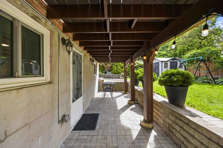 549 Lawrence Avenue W, Toronto C04, ON M6A 1A5