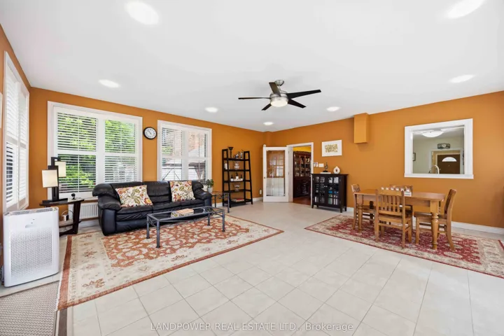 549 Lawrence Avenue W, Toronto C04, ON M6A 1A5