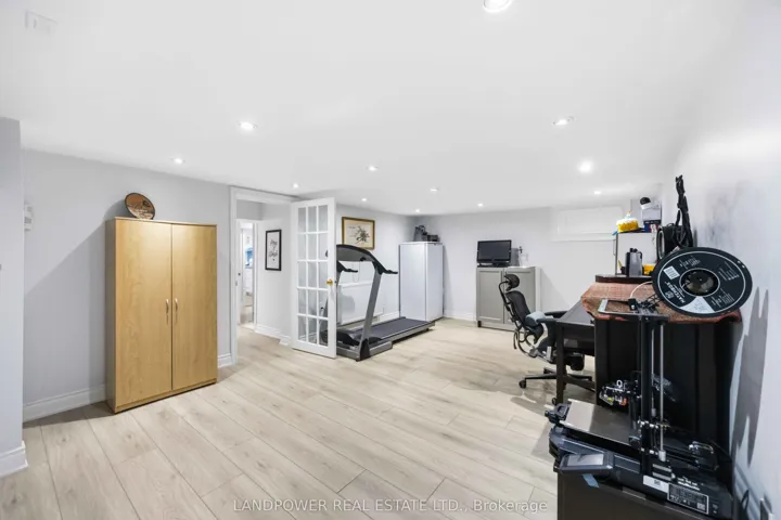 549 Lawrence Avenue W, Toronto C04, ON M6A 1A5