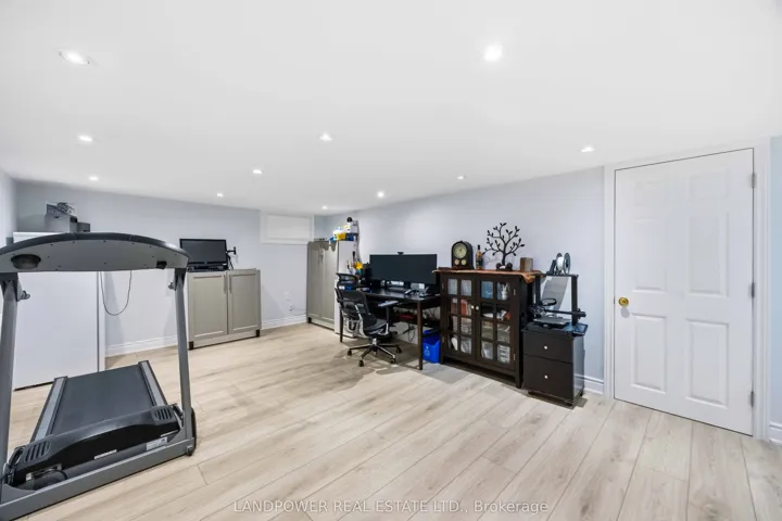 549 Lawrence Avenue W, Toronto C04, ON M6A 1A5