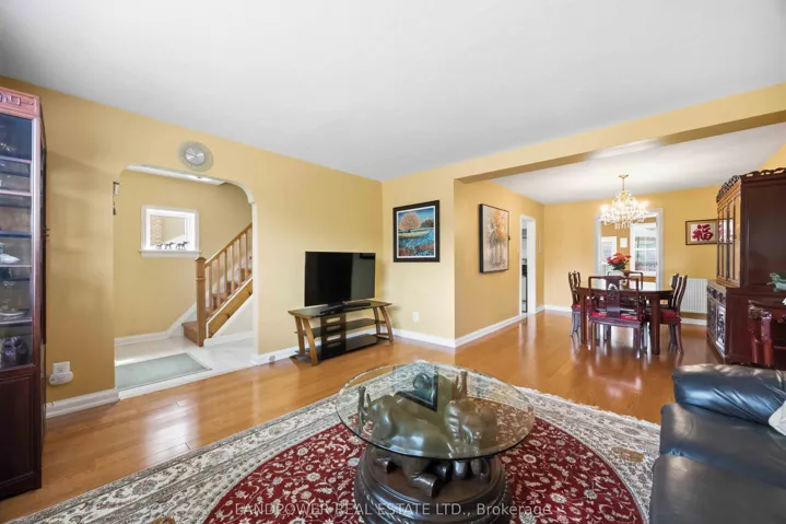 549 Lawrence Avenue W, Toronto C04, ON M6A 1A5