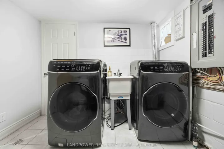 549 Lawrence Avenue W, Toronto C04, ON M6A 1A5