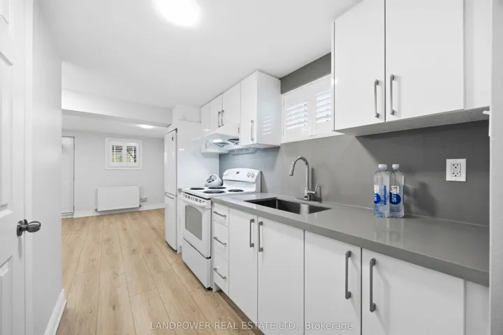 549 Lawrence Avenue W, Toronto C04, ON M6A 1A5