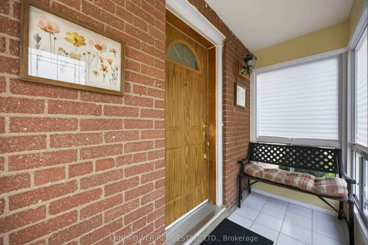 549 Lawrence Avenue W, Toronto C04, ON M6A 1A5