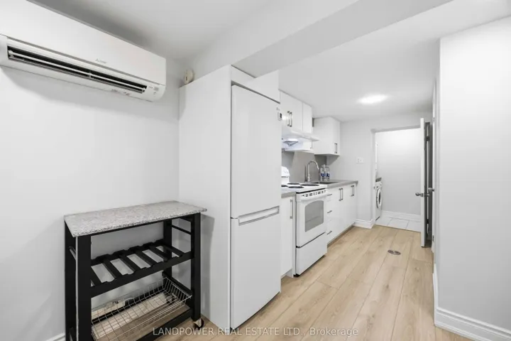 549 Lawrence Avenue W, Toronto C04, ON M6A 1A5