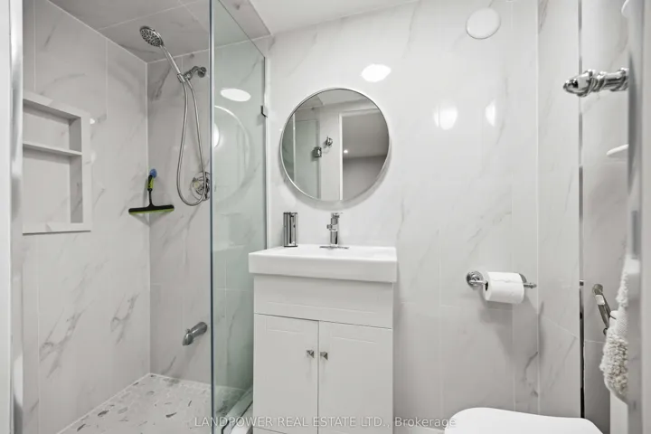 549 Lawrence Avenue W, Toronto C04, ON M6A 1A5