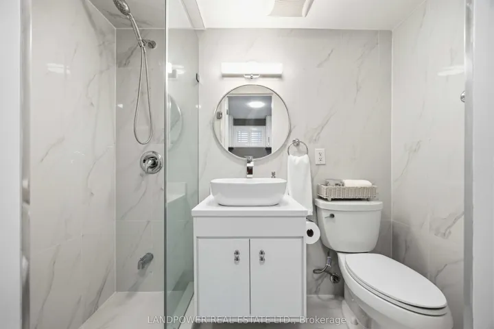 549 Lawrence Avenue W, Toronto C04, ON M6A 1A5