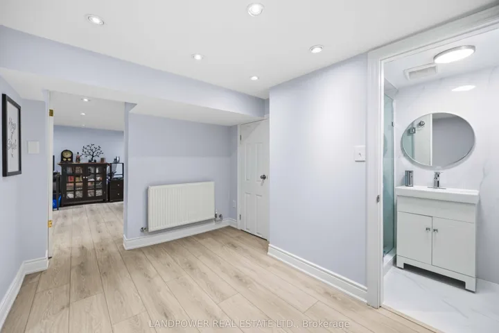 549 Lawrence Avenue W, Toronto C04, ON M6A 1A5