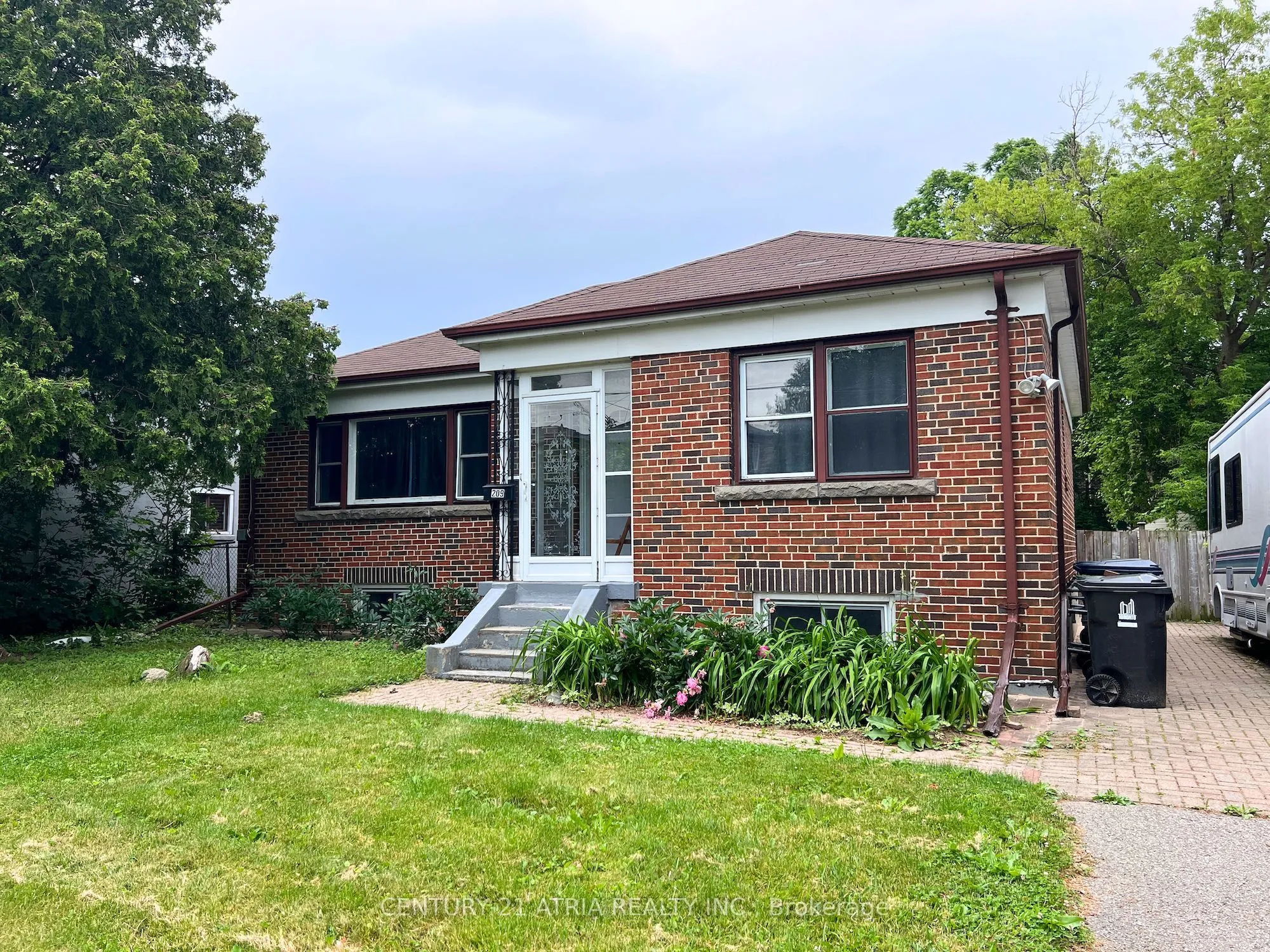 Detached Home For Lease | C13494596