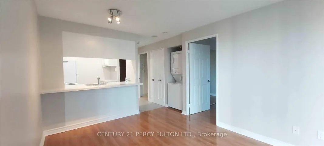 736 Bay Street 1512, Toronto C01, ON M5G 2M4