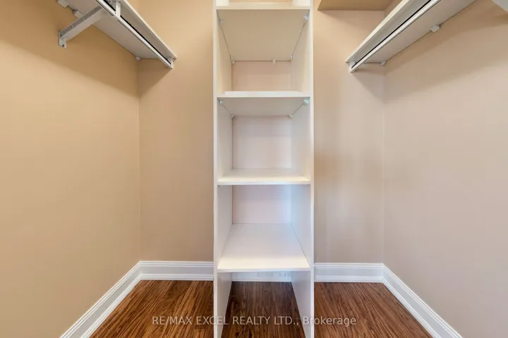 2191 Yonge Street 3111, Toronto C10, ON M4S 3H8