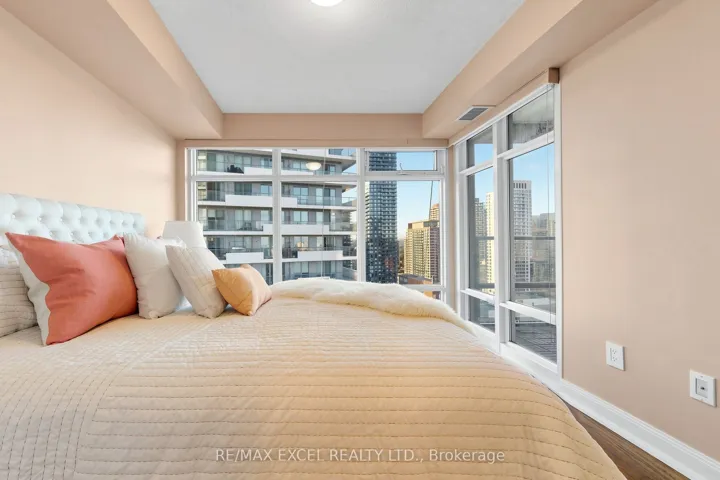 2191 Yonge Street 3111, Toronto C10, ON M4S 3H8