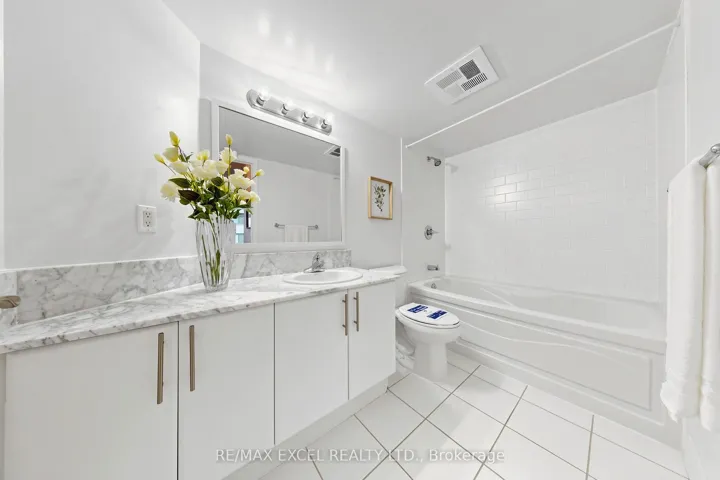2191 Yonge Street 3111, Toronto C10, ON M4S 3H8