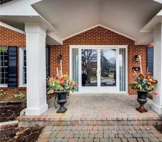15 Tofino Crescent, Toronto C13, ON M3B 1R7