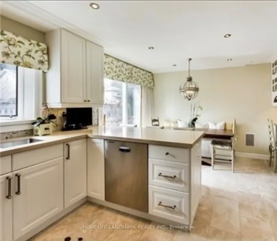 15 Tofino Crescent, Toronto C13, ON M3B 1R7