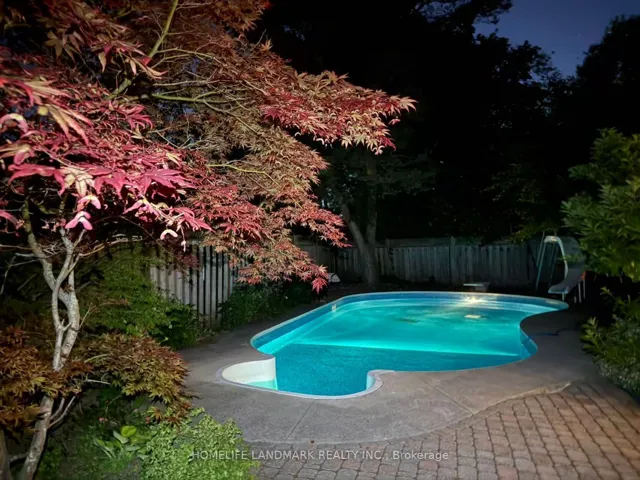 15 Tofino Crescent, Toronto C13, ON M3B 1R7