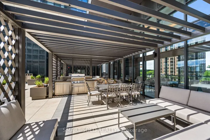 30 Inn On The Park Drive 420, Toronto C13, ON M3C 0P7