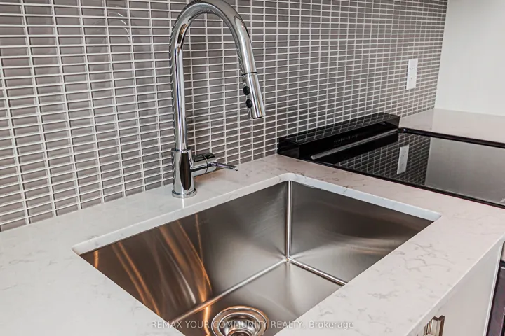700 Sheppard Avenue W 904, Toronto C06, ON M3H 0G5