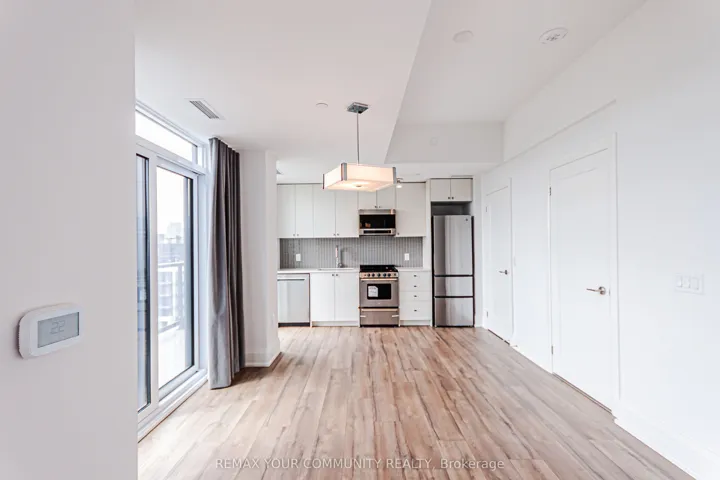 700 Sheppard Avenue W 904, Toronto C06, ON M3H 0G5