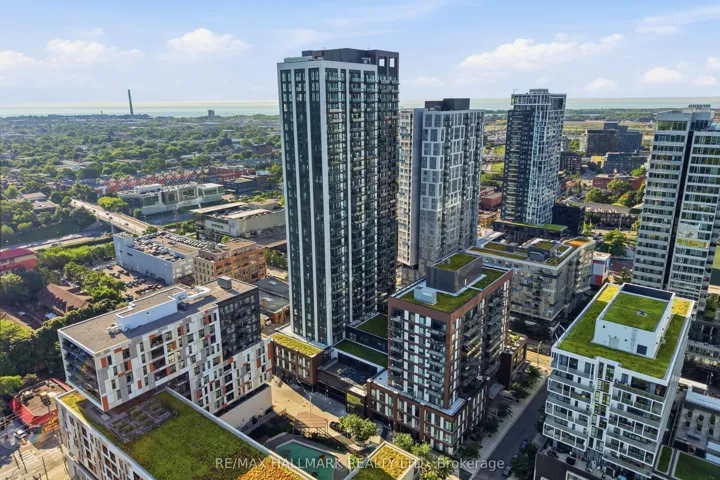 130 River Street, Toronto C08, ON M5A 0R8