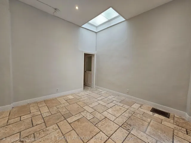 550 Yonge Street 2f, Toronto C01, ON M4Y 1Y8