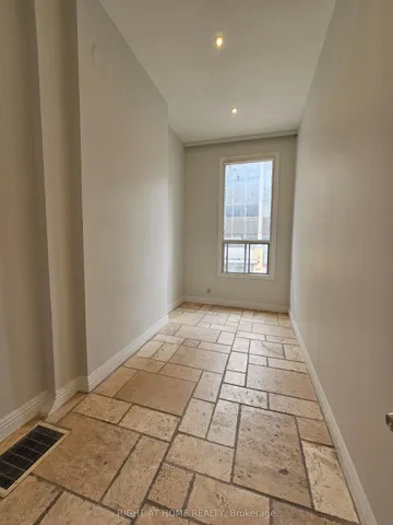 550 Yonge Street 2f, Toronto C01, ON M4Y 1Y8